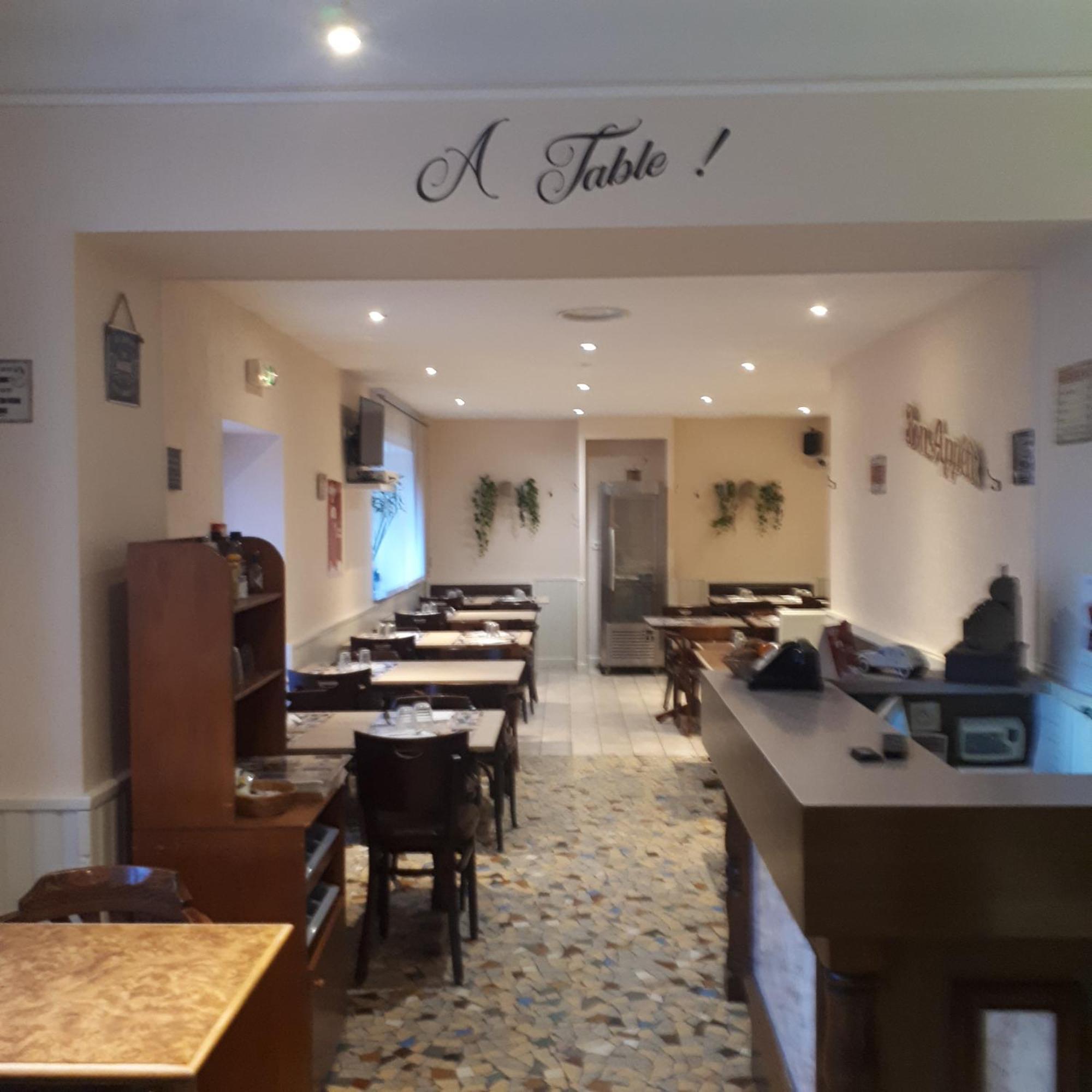 Hotel Restaurant Le Centre Comblanchien Zewnętrze zdjęcie